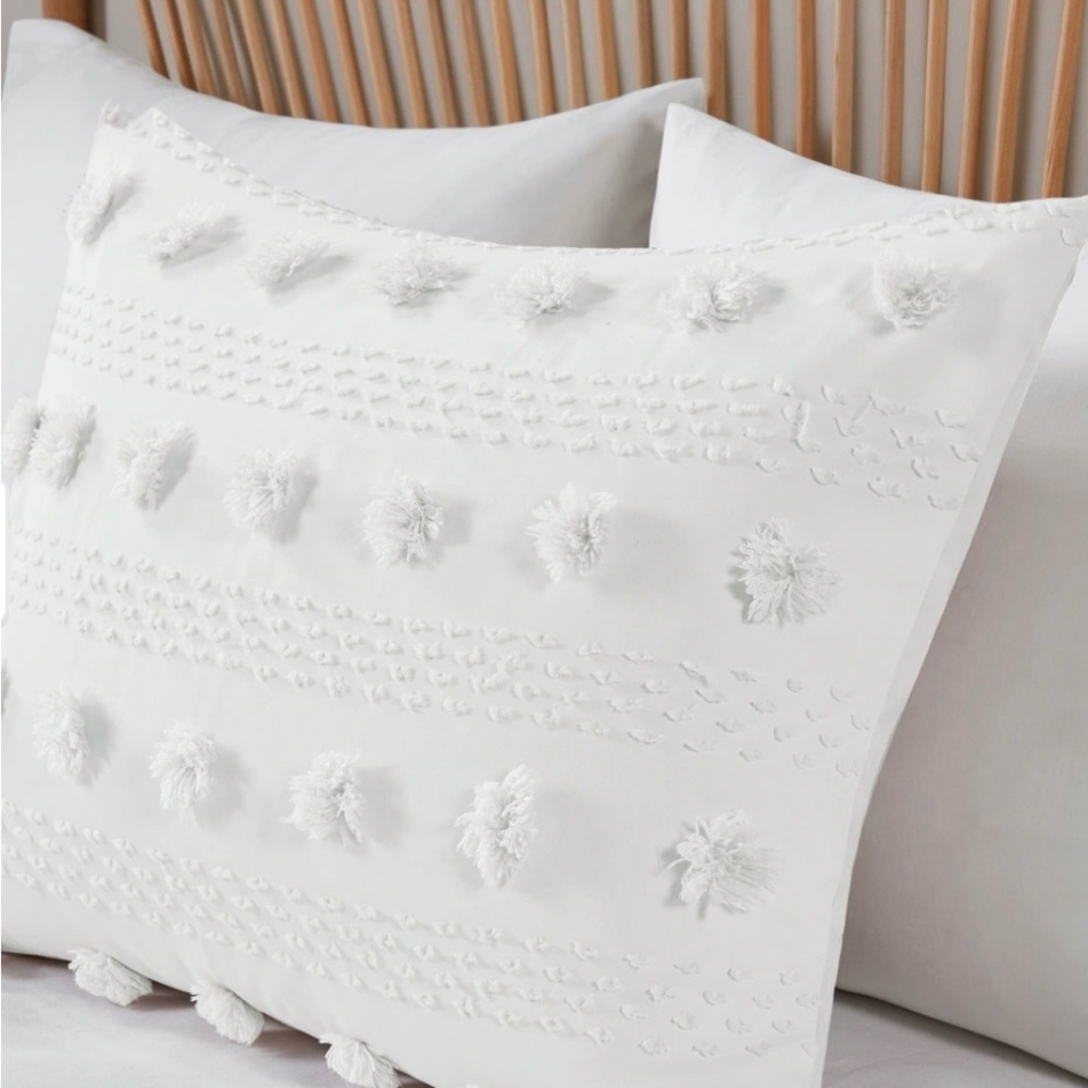 Intelligent Design Lucy Clip Jacquard Duvet Cover Set (Insert Excluded Queen - Picture 2 of 10